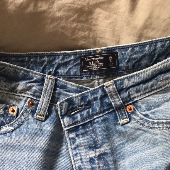 embroidered girlfriend jeans - Picture 2 of 7